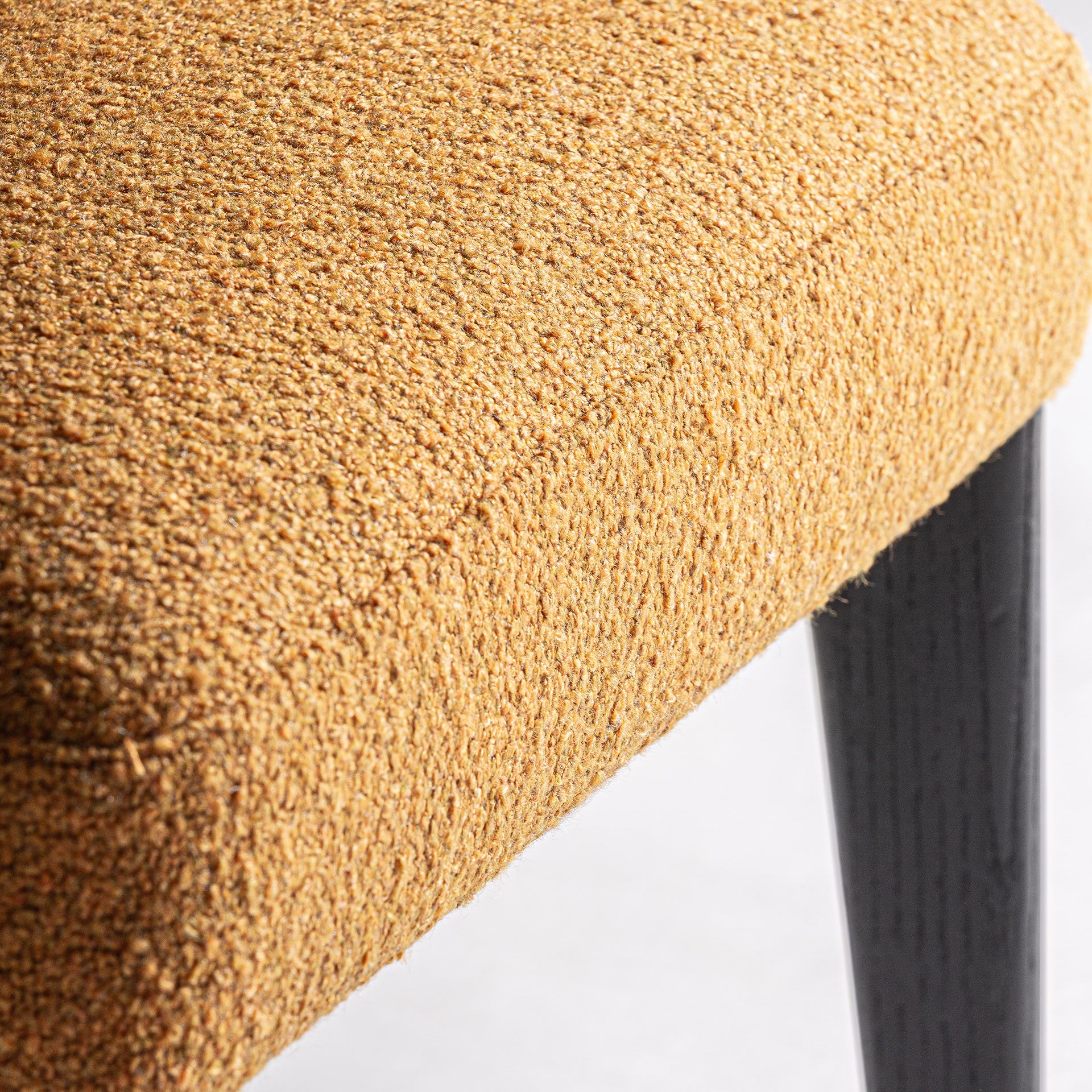 VENEY CHAIR